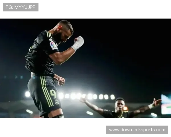 皇马迎战贝蒂斯，伯纳乌球场气氛热烈